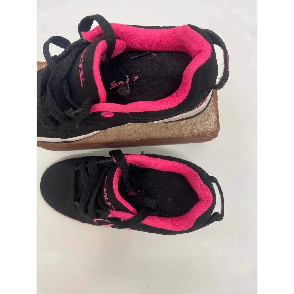 Heelys Kid's Black/ Hot Pink ‎ Low Top Roller Skate Sneakers with Wheels Size Y1